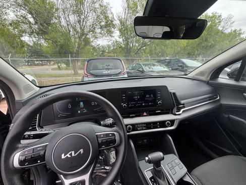 Used 2025 Kia Sportage LX FWD image 32