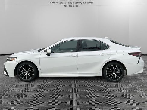 Used 2023 Toyota Camry SE image 8