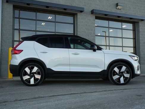 Used 2023 Volvo XC40 Recharge Ultimate image 35