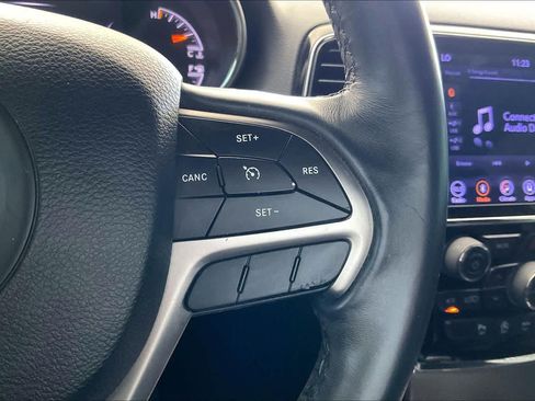 Used 2019 Jeep Grand Cherokee Laredo w/ Laredo X Package RWD image 25
