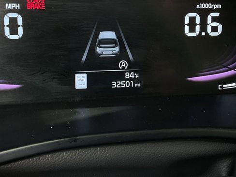 Used 2025 Kia Soul LX w/ LX Technology Package FWD image 29