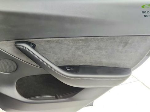 Used 2023 Tesla Model Y Performance image 27