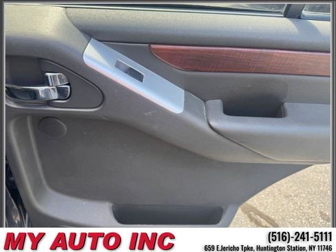 Used 2011 Nissan Pathfinder LE w/ Navigation Pkg AWD/4WD image 34
