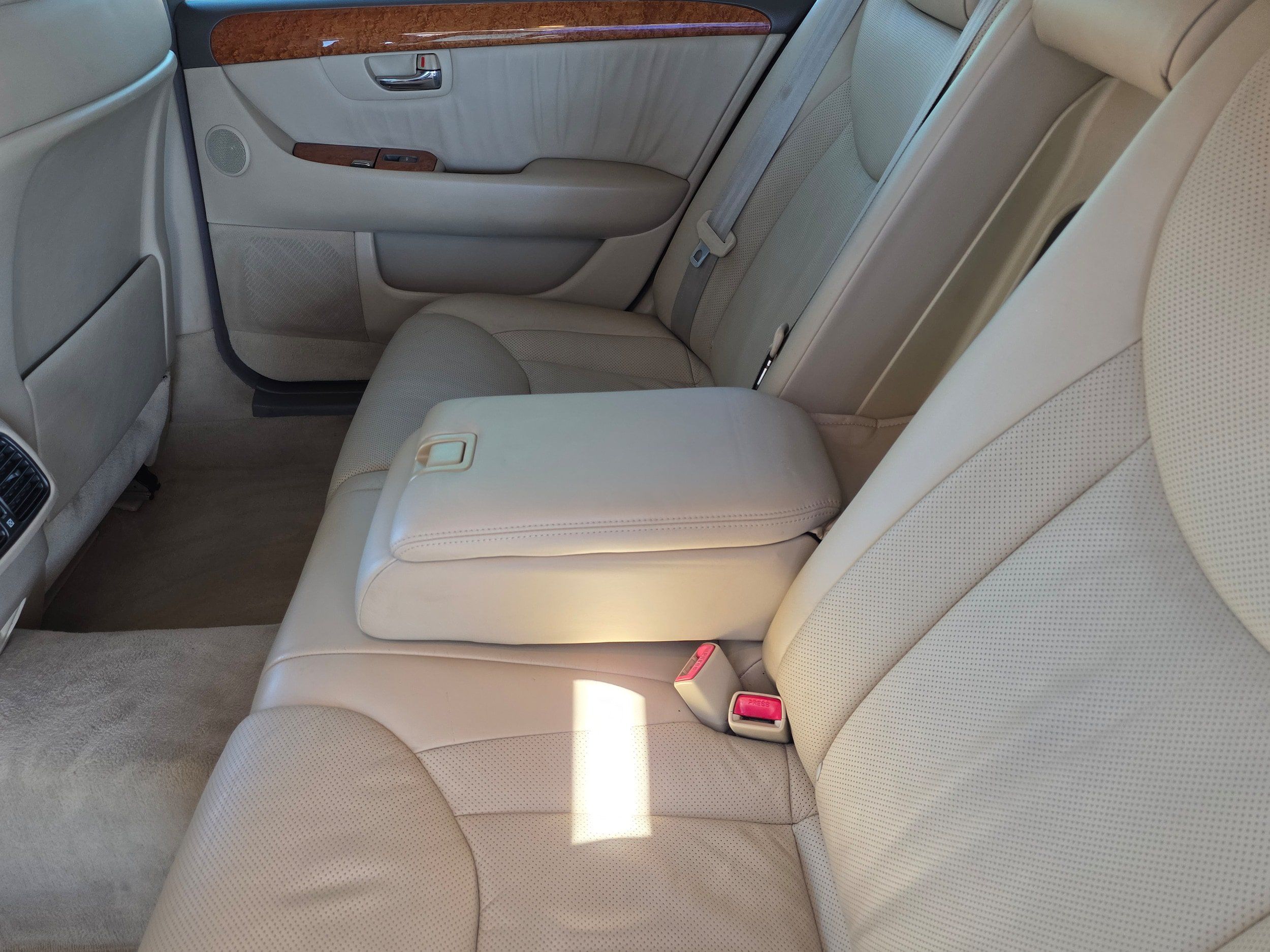 Used 2004 Lexus LS 430 RWD image 26