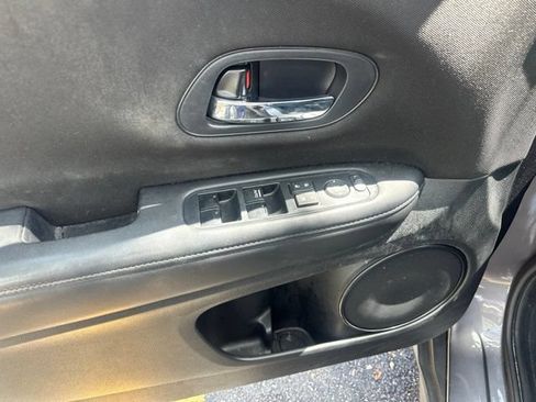 Used 2018 Honda HR-V LX image 9