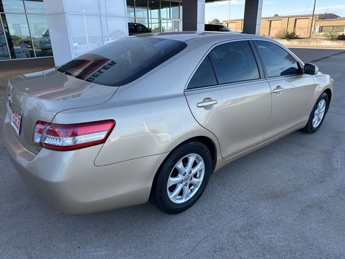 Used 2011 Toyota Camry LE image 6