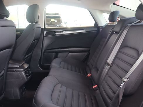 Used 2015 Ford Fusion SE FWD image 29
