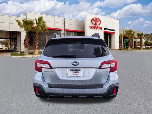 Used 2018 Subaru Outback 2.5i Limited image 5