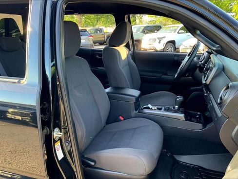Used 2019 Toyota Tacoma TRD Off-Road image 9