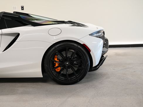Used 2025 McLaren Artura Spider RWD image 15