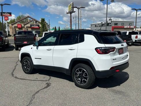 Used 2025 Jeep Compass Trailhawk AWD/4WD image 4