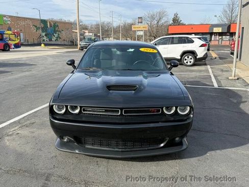 Used 2019 Dodge Challenger R/T w/ Driver Convenience Group image 4