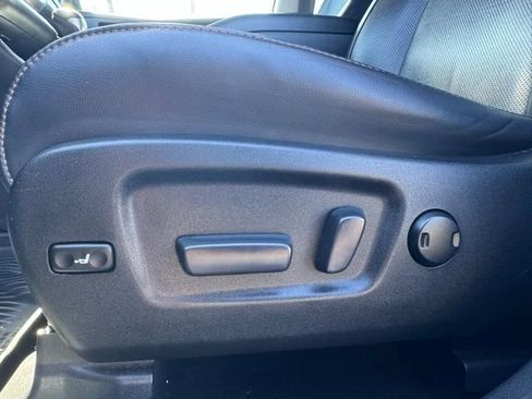 Used 2018 Toyota Highlander Limited image 17