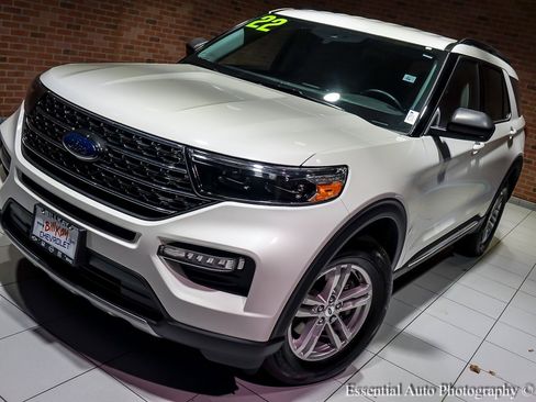 Used 2022 Ford Explorer XLT w/ Equipment Group 202A image 6