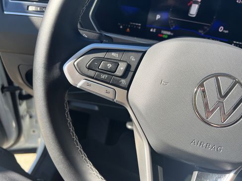 Certified 2023 Volkswagen Tiguan SE image 18