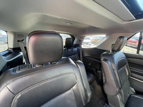 Used 2022 Ford Explorer Limited image 16