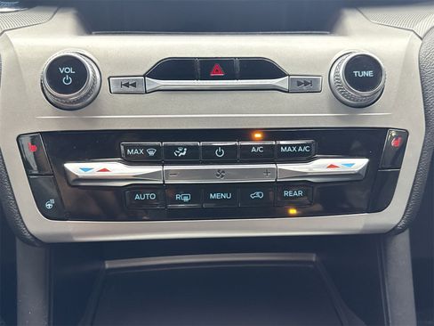 Used 2022 Ford Explorer XLT w/ Equipment Group 202A image 25