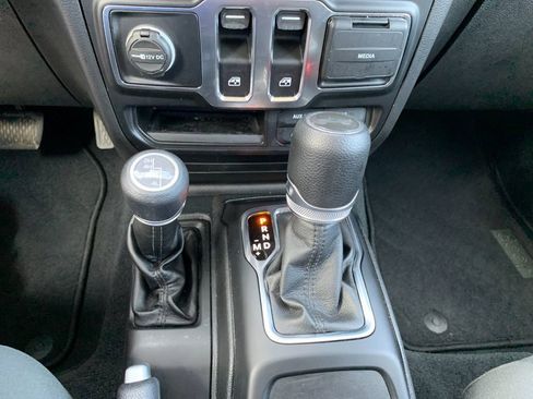 Used 2022 Jeep Wrangler Sport AWD/4WD image 26