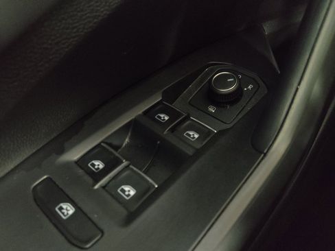 Used 2025 Volkswagen Jetta SE FWD image 27