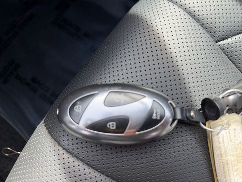 Used 2025 Hyundai Elantra Limited image 25