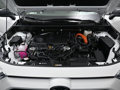 Certified 2025 Toyota RAV4 LE image 33