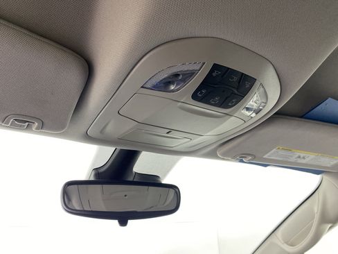 Used 2024 Chrysler Pacifica Touring-L image 26