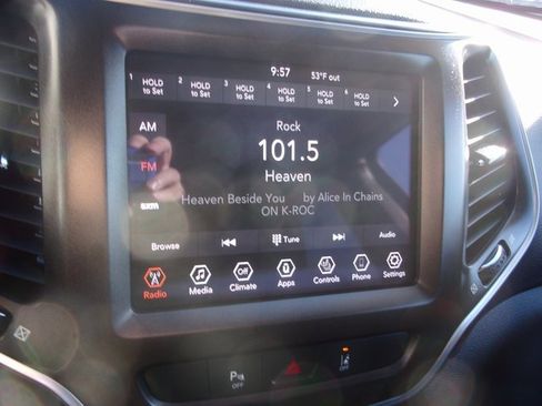 Used 2021 Jeep Cherokee Trailhawk w/ Premium Leather Package image 20