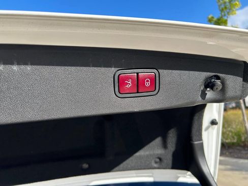 Used 2014 Mercedes-Benz E 350 Sedan image 16