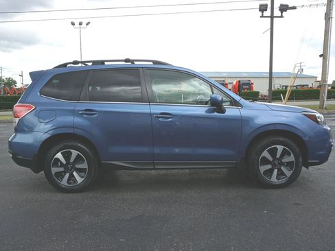 Used 2017 Subaru Forester 2.5i Limited AWD/4WD image 4