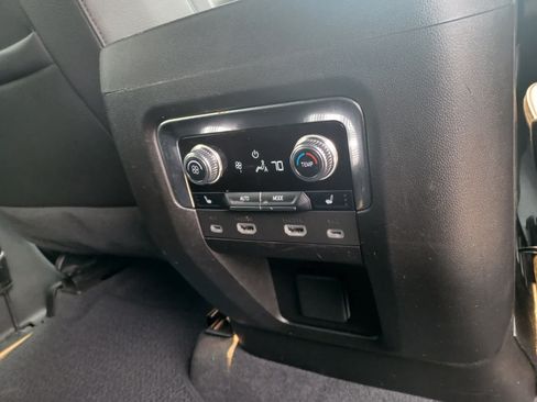 Used 2023 GMC Yukon XL Denali AWD/4WD image 29