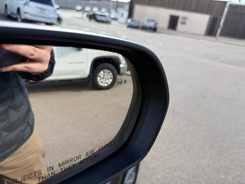 Used 2025 Chevrolet Equinox LT w/ Safety and Technology Package image 39