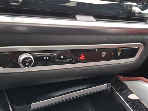 Used 2025 BMW X6 M60i image 8