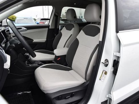 Used 2025 Volkswagen Taos SE w/ Panoramic Sunroof Package AWD/4WD image 20