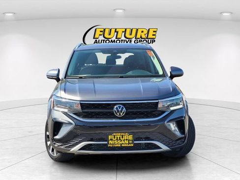 Used 2024 Volkswagen Taos SE FWD image 2