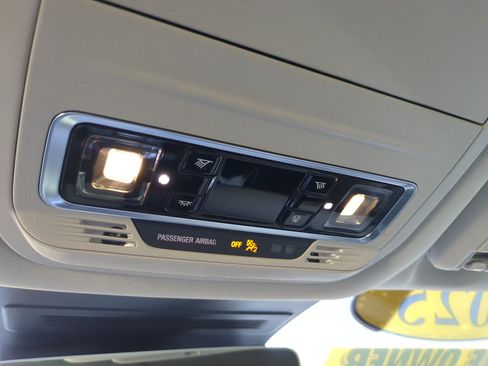 Used 2025 Lincoln Nautilus Premier image 19