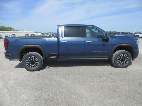 New 2026 GMC Sierra 3500 Denali Ultimate AWD/4WD image 3