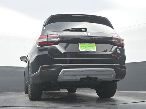 Used 2025 Honda Pilot TrailSport image 29