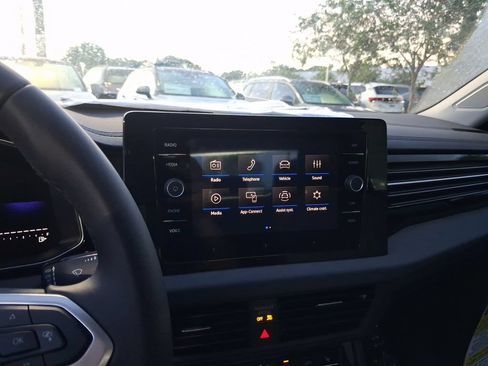 New 2026 Volkswagen Jetta SE FWD image 9