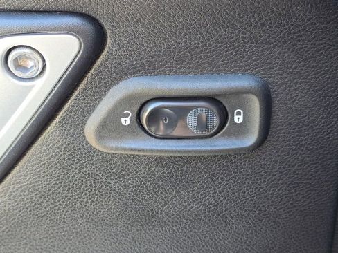 Used 2017 Jeep Wrangler Unlimited Rubicon AWD/4WD image 24