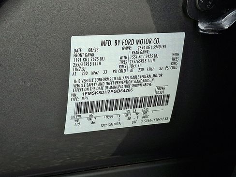 Used 2023 Ford Explorer XLT AWD/4WD image 25
