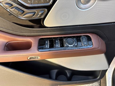 Certified 2025 Lincoln Aviator Reserve w/ Equipment Group 201A image 13