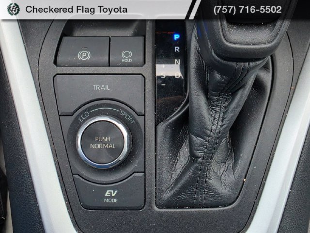 Used 2021 Toyota RAV4 XLE w/ Convenience Package AWD/4WD image 18