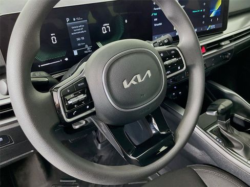 Certified 2025 Kia Sorento LX image 15