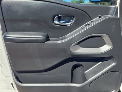 Certified 2025 Nissan Frontier SV RWD image 26