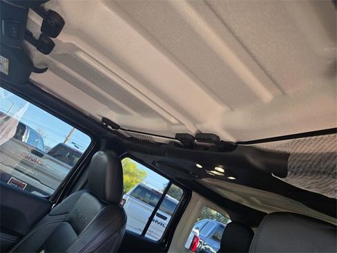 Used 2021 Jeep Wrangler Unlimited Sahara w/ Cold Weather Group image 16