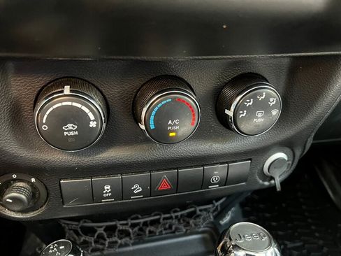 Used 2014 Jeep Wrangler Sahara w/ Connectivity Group AWD/4WD image 27