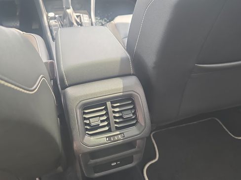 Used 2023 Volkswagen Taos SEL AWD/4WD image 11