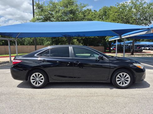 Used 2017 Toyota Camry LE FWD image 2