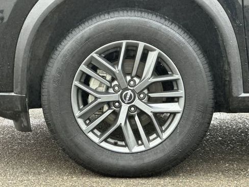 Used 2024 Nissan Rogue S image 31