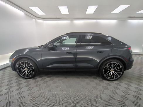 New 2026 Porsche Macan 4 Electric AWD/4WD image 2